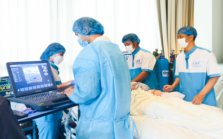 Get hospital-level critical care at home with our ICU home healthcare service. Specialized intensivists, advanced monitoring & 24/7 nursing support.