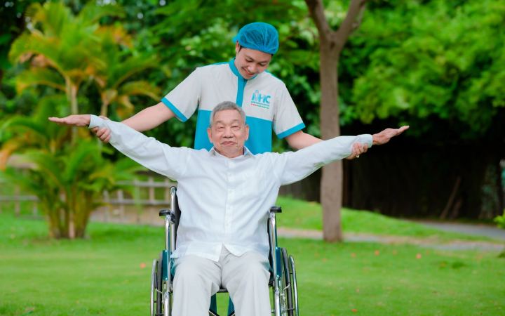 Daily care handled with expertise. Caregivers trained with heart.