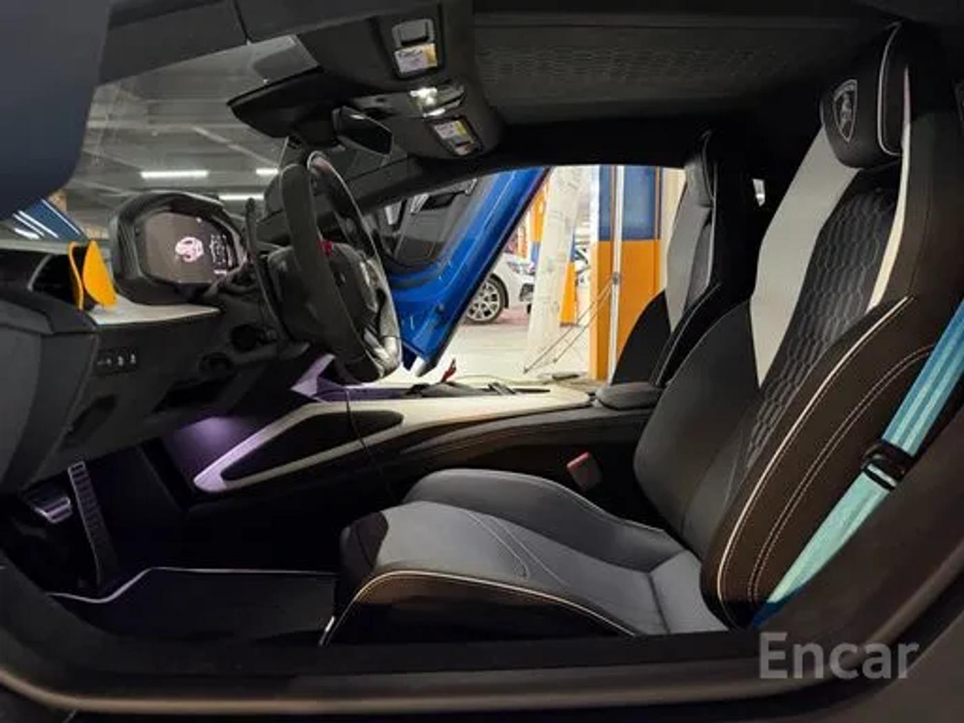 	Lamborghini Revuelto 6.5 V12, photo 2