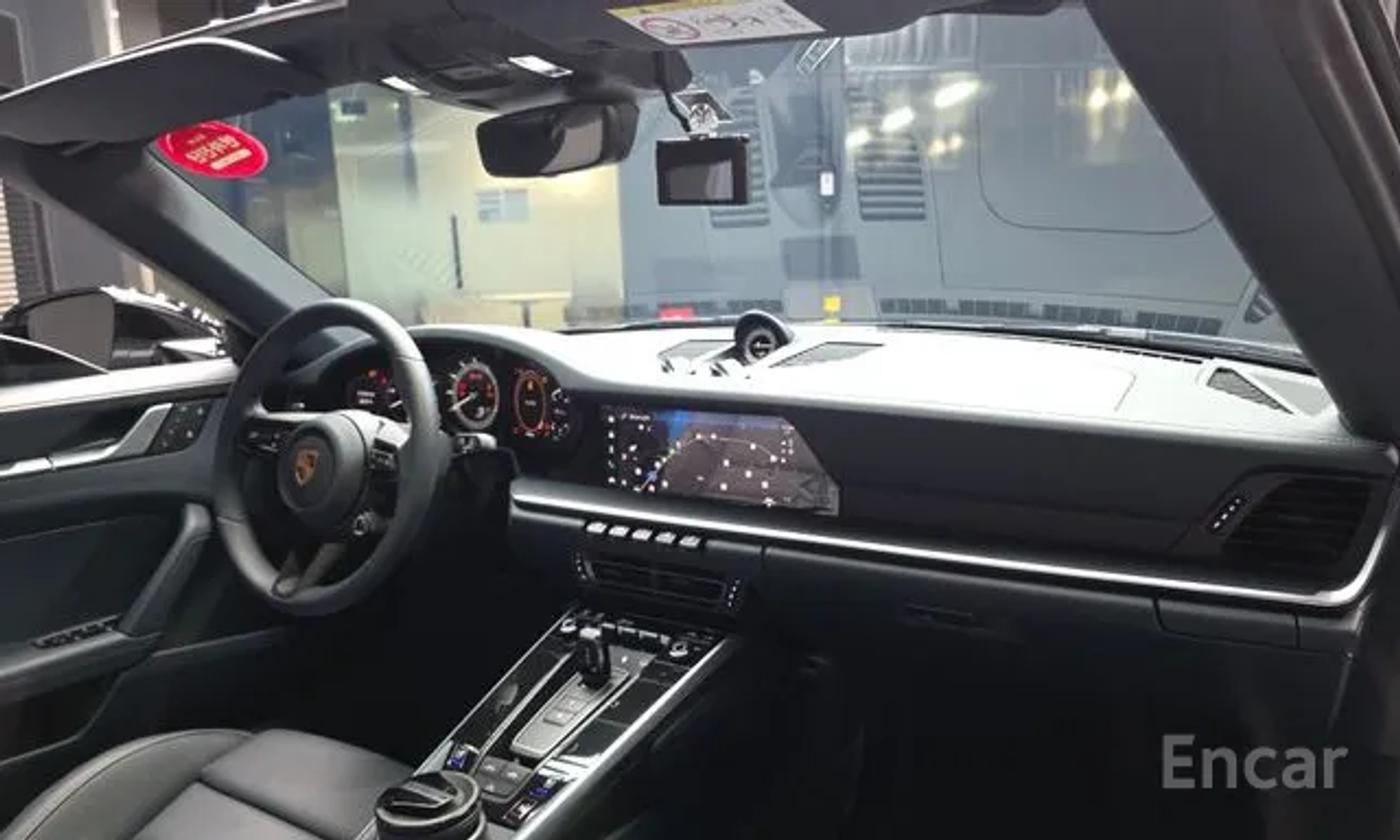 Porsche 911 Carrera 4 GTS Cabriolet, photo 3