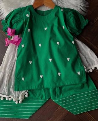 Stylish 14 August Dress for Baby Girls – Green 3 Piece Lawn Suit with Embroidered Hearts, Farshi Shalwar & White Dupatta