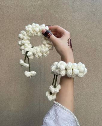 Handmade Crochet Gajra for Girls & Women – Floral Hair Accessory & Wrist Gajra for Eid, Mehndi, Weddings & Dholki