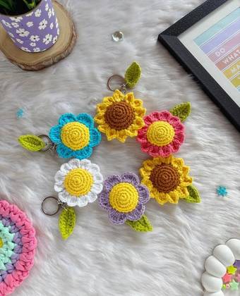 Handmade Crochet Sunflower Keychain & Flower Bag Charm – Cute Crochet Keyring, Handmade Bag Accessory Gift