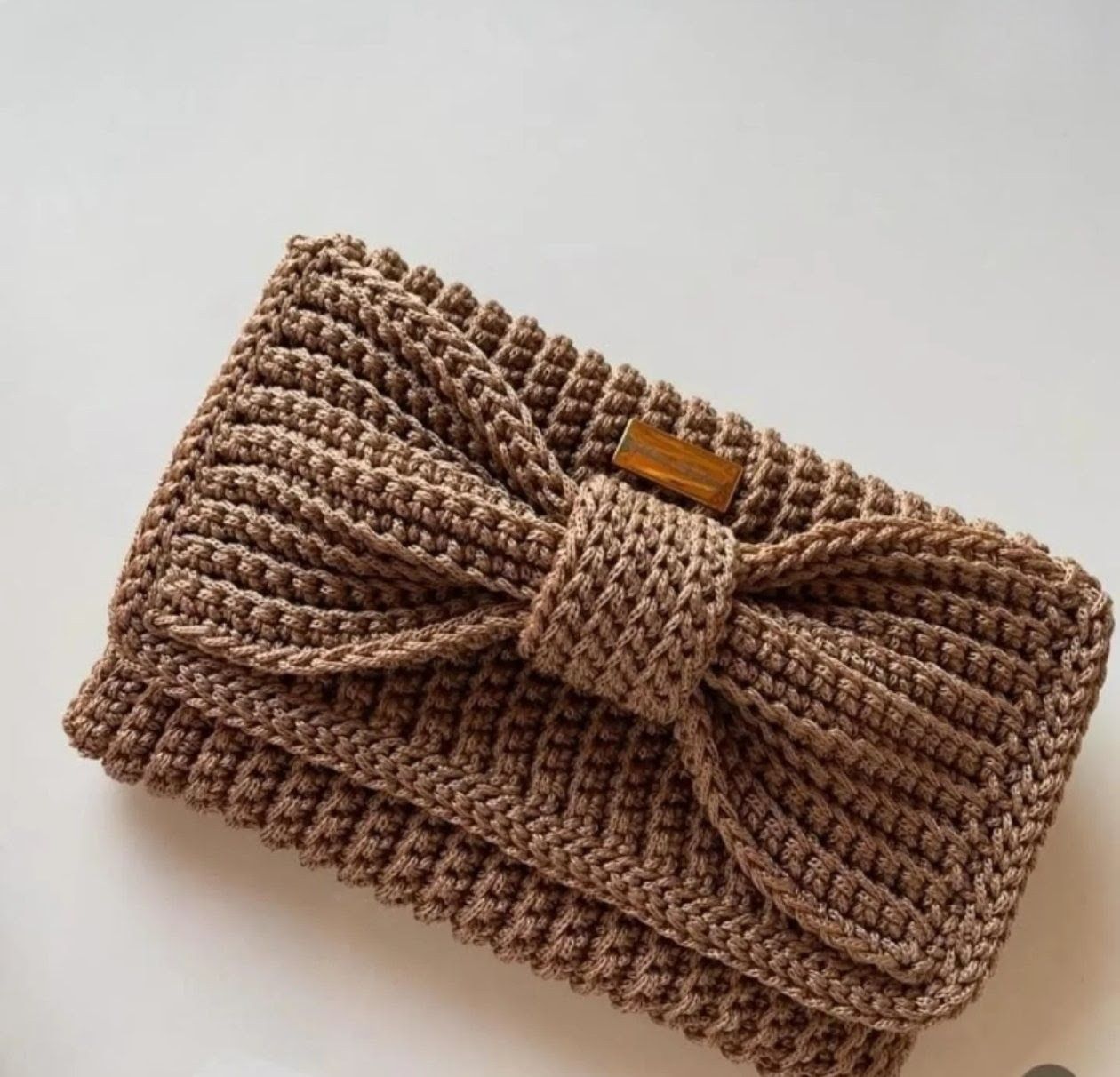 Crochet bow clutch 