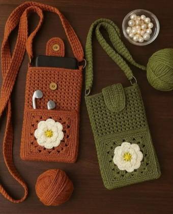 Mobile pouch with pocket