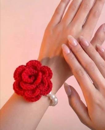 Handmade Crochet Rose Bracelet – Floral Flower Gajra with Pearl, Bridal Mehndi Jewelry & Festive Wrist Accessory