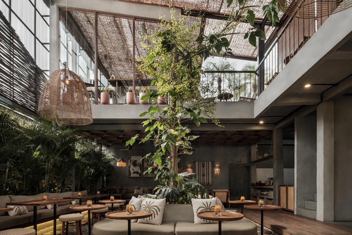Samm's Restaurant interior