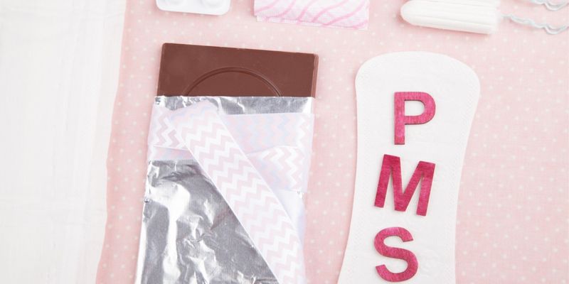 Chokolade og ordene "PMS"