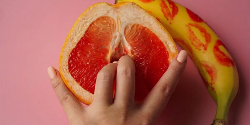 En delad grapefrukt ska föreställa en vagina eller slida.