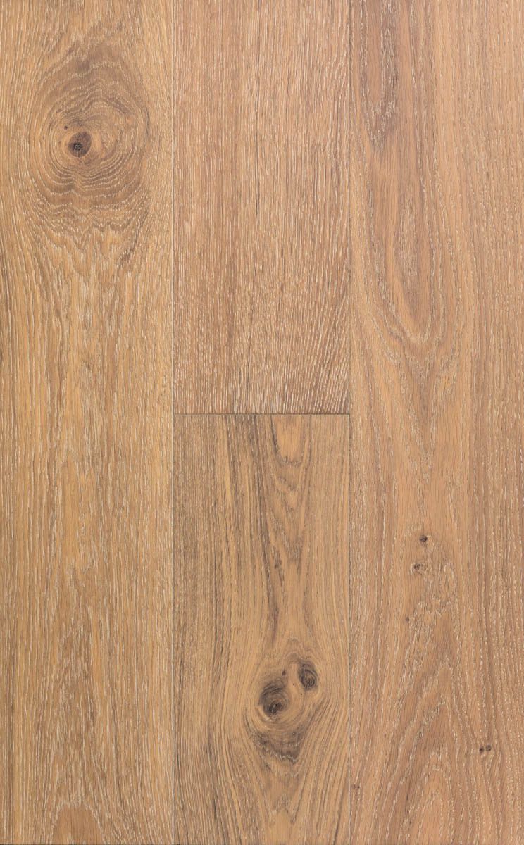 Classic Oak 190mm Plank engineered european oak flooring colour and grain sample.