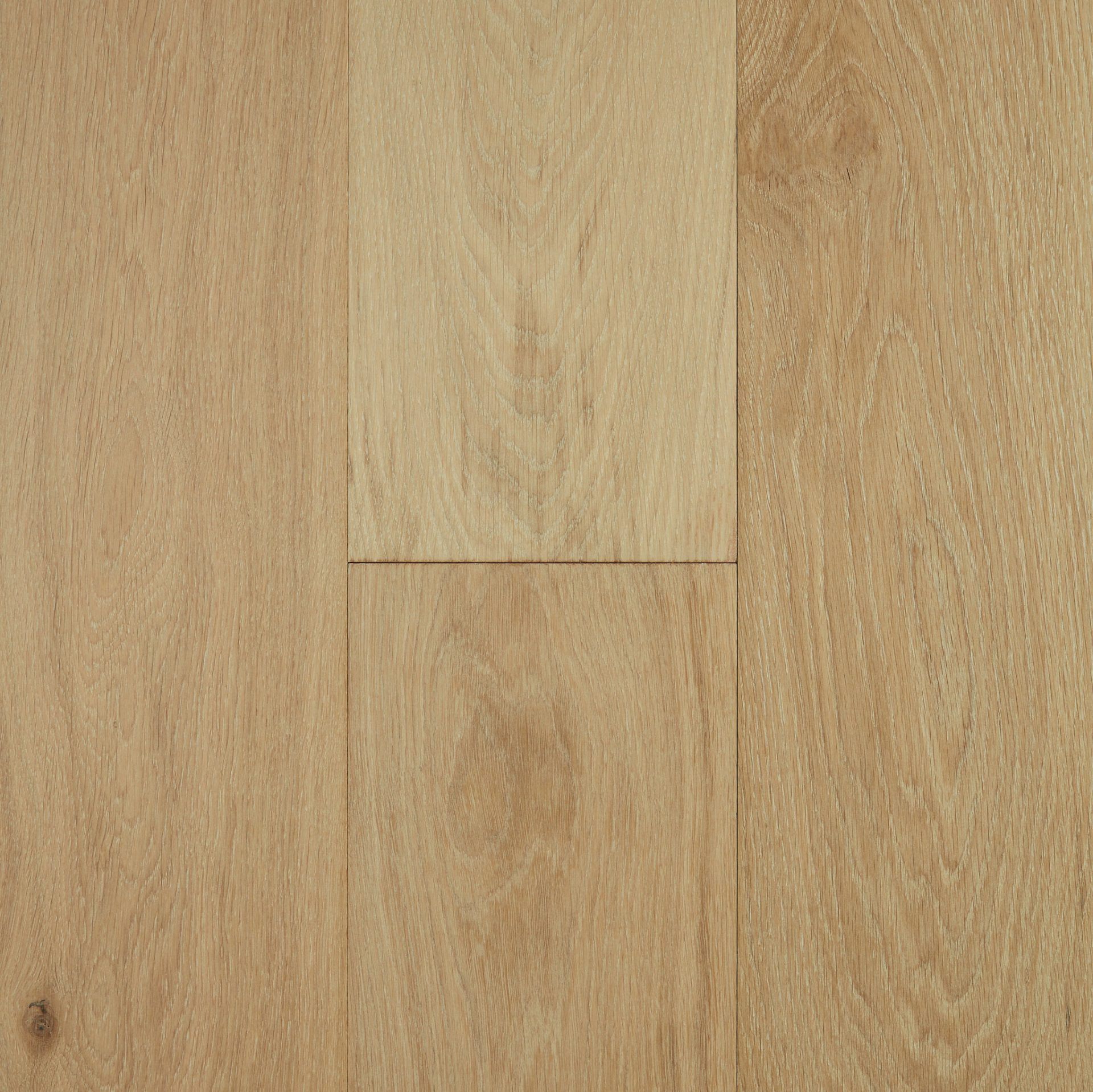 Grey Pearl engineered European Oak flooring colour and grain sample.