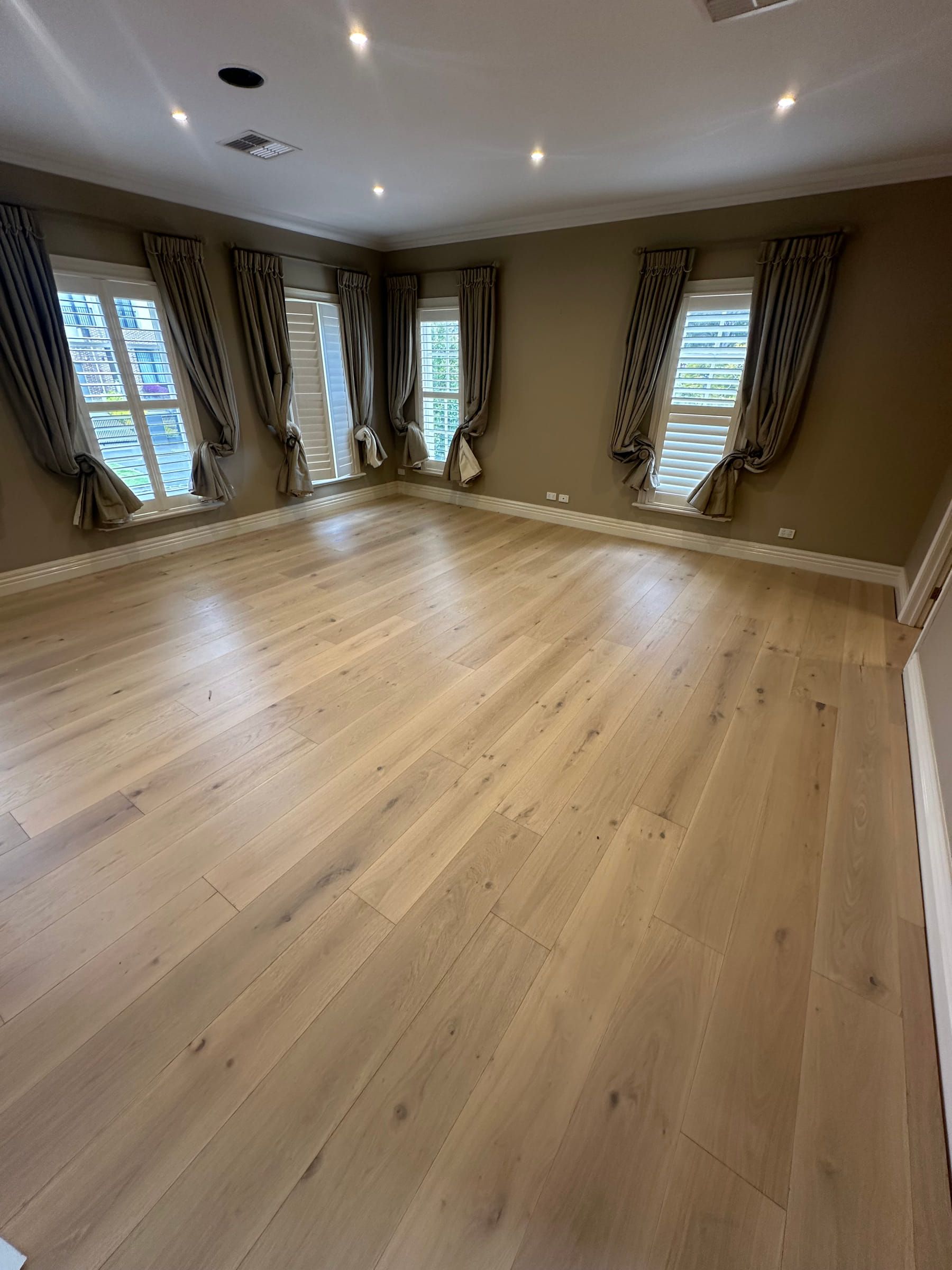 Tealight 20/6 engineered oak flooring across a large Camberwell room.