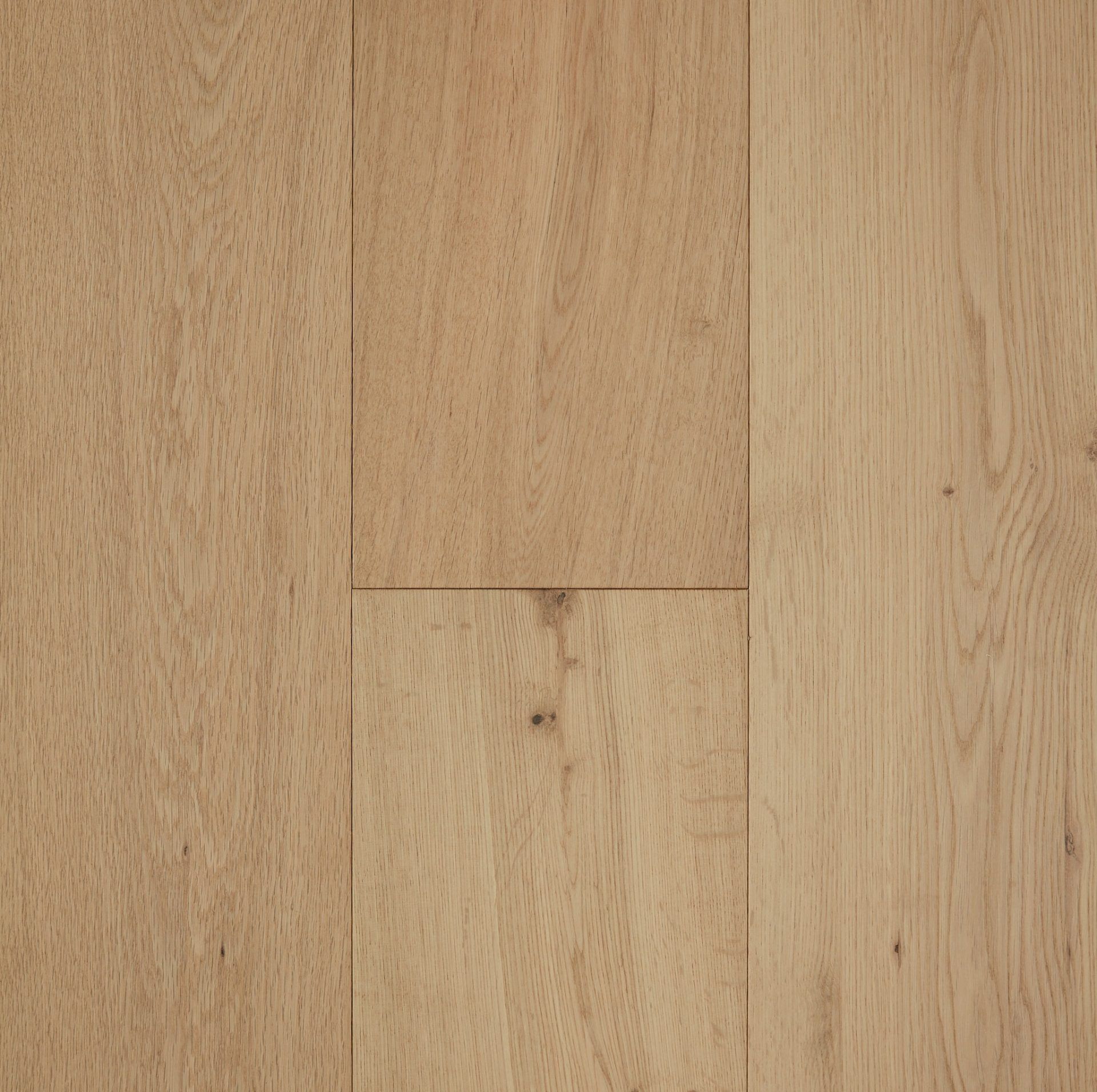 Pure Oak engineered European Oak flooring colour and grain sample.