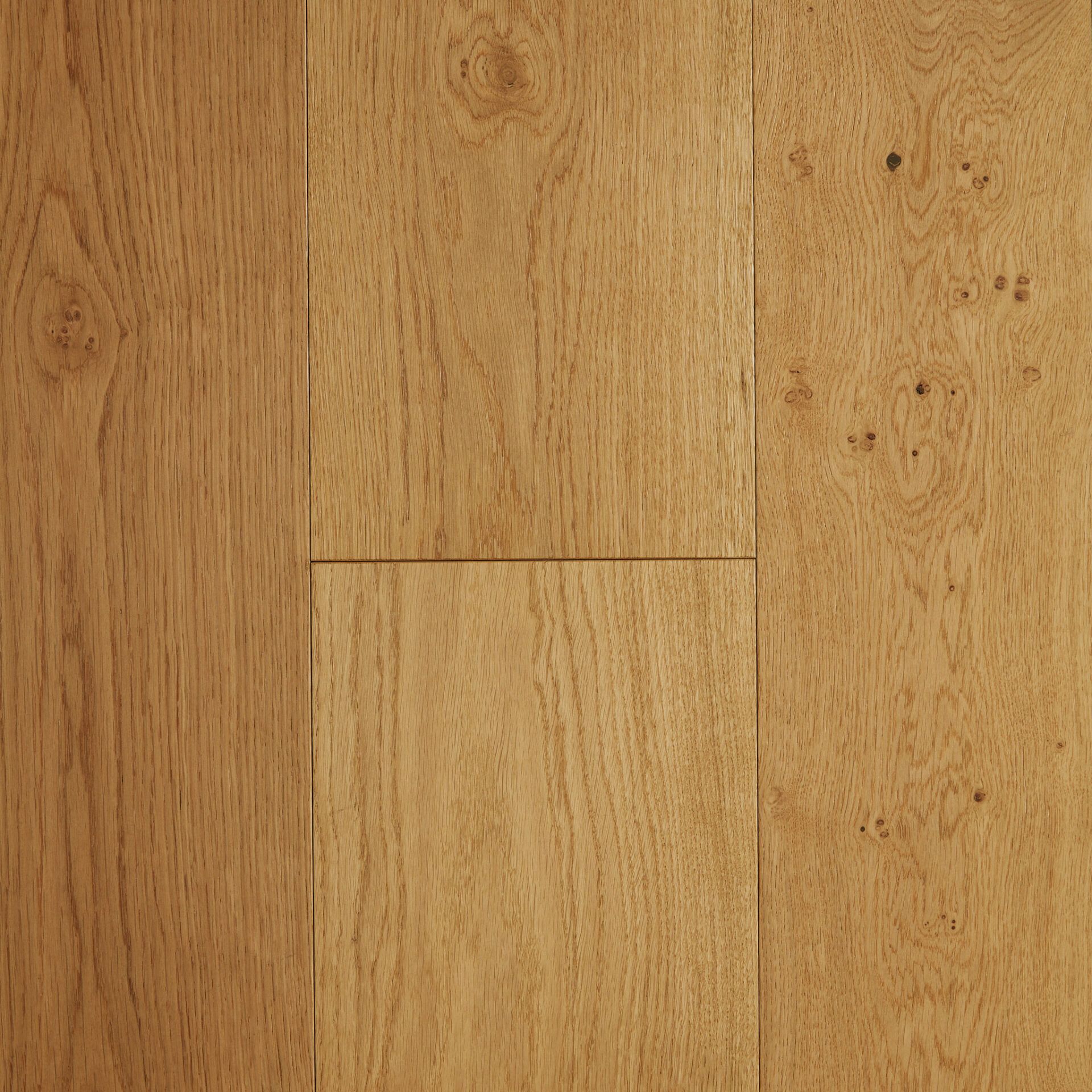 Chardonnay engineered European Oak flooring colour and grain sample.
