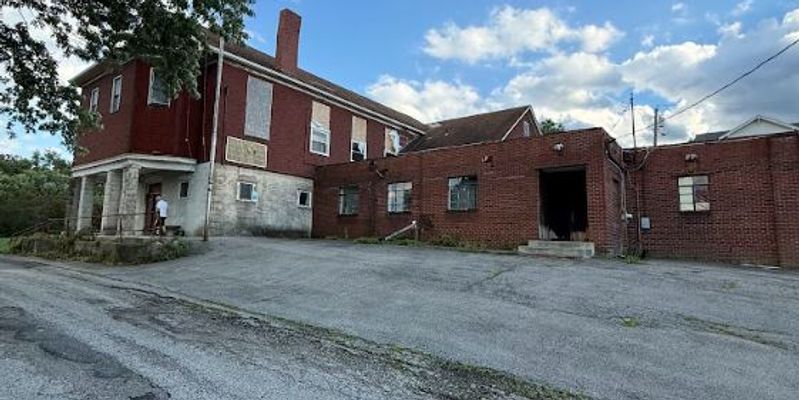 6495 2nd Ave  South Park Township, PA 15223