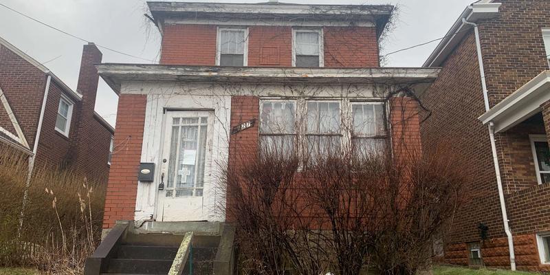 227 W Larkspur St, Homestead, PA 15120