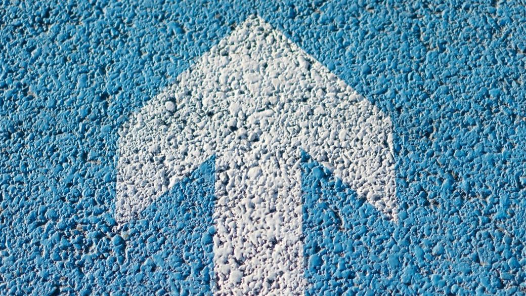 white arrow up — Credit: Photo by Thomas Le on Unsplash