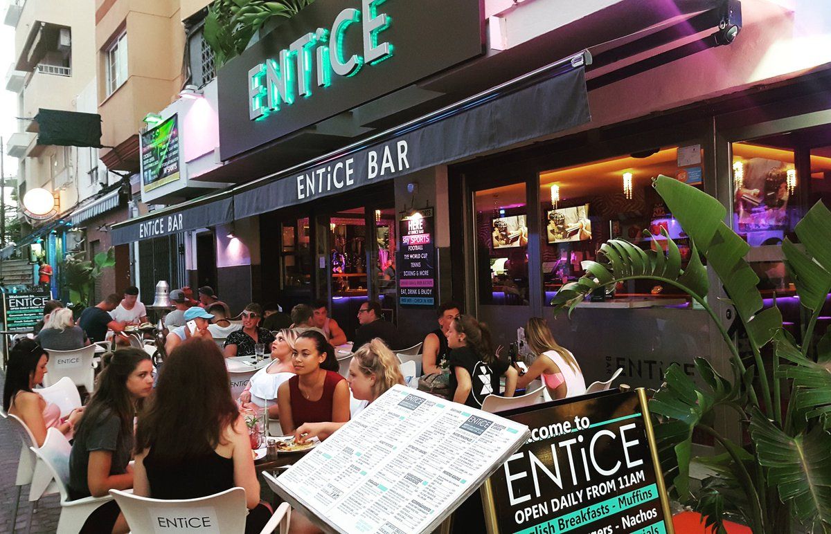 Entice Bar & Bistro Cafe