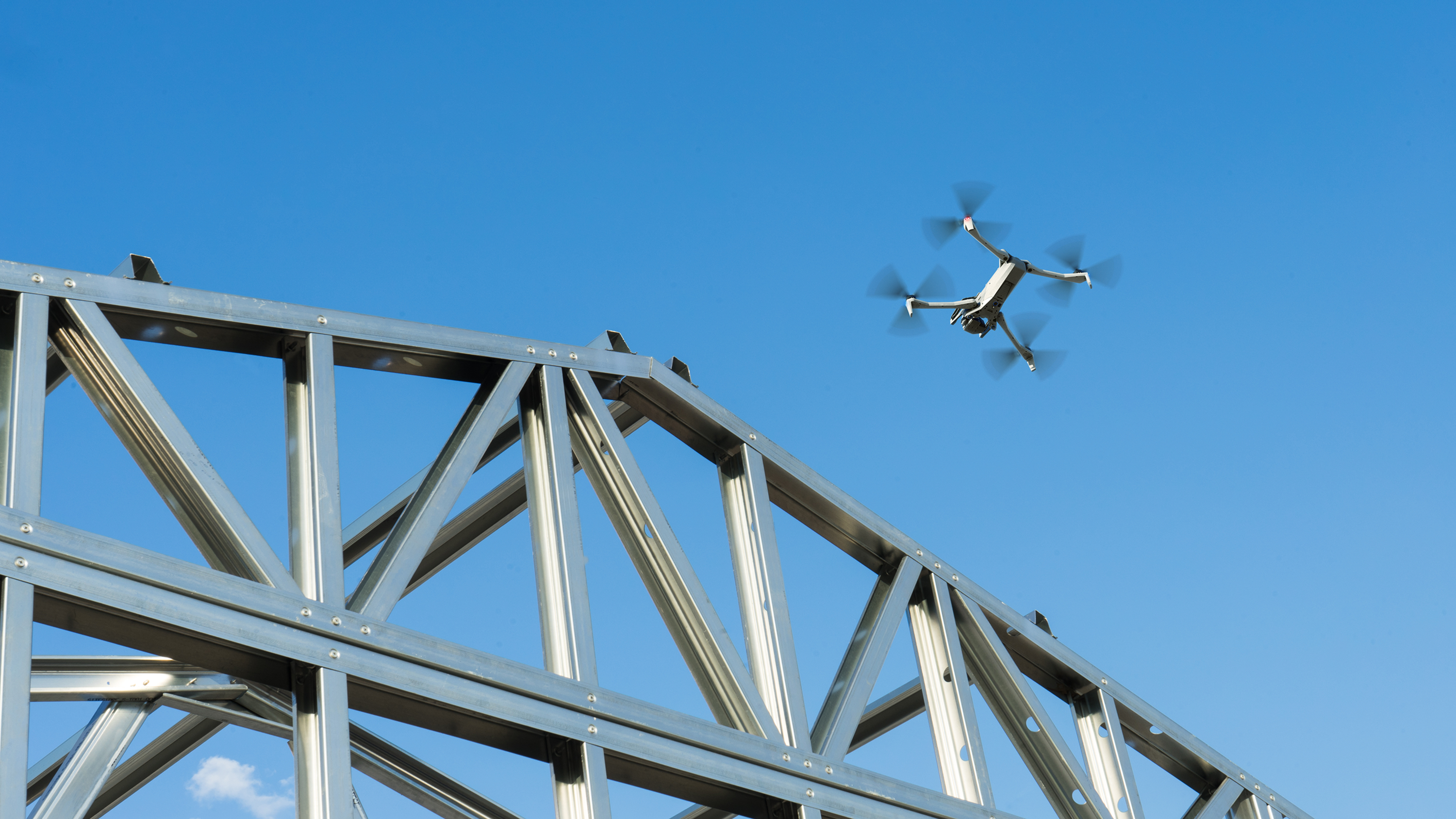 Skydio X10 inspecting metal framing at a commercial construction site 