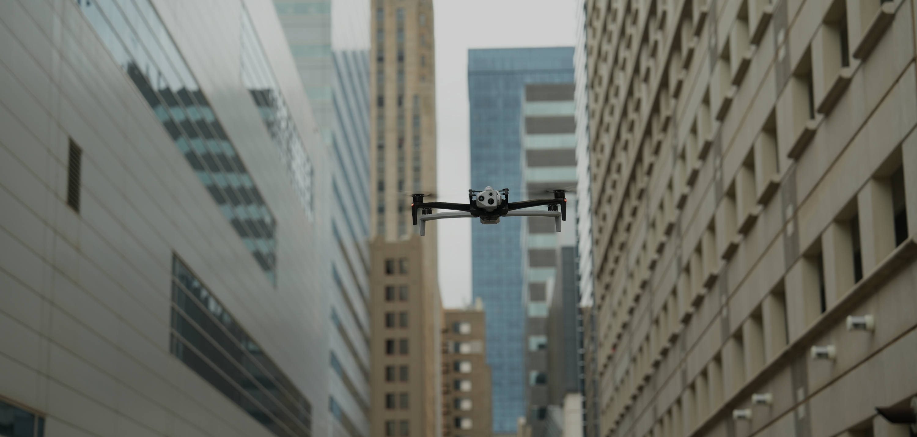 Skydio X10 drone flying in an urban canyon