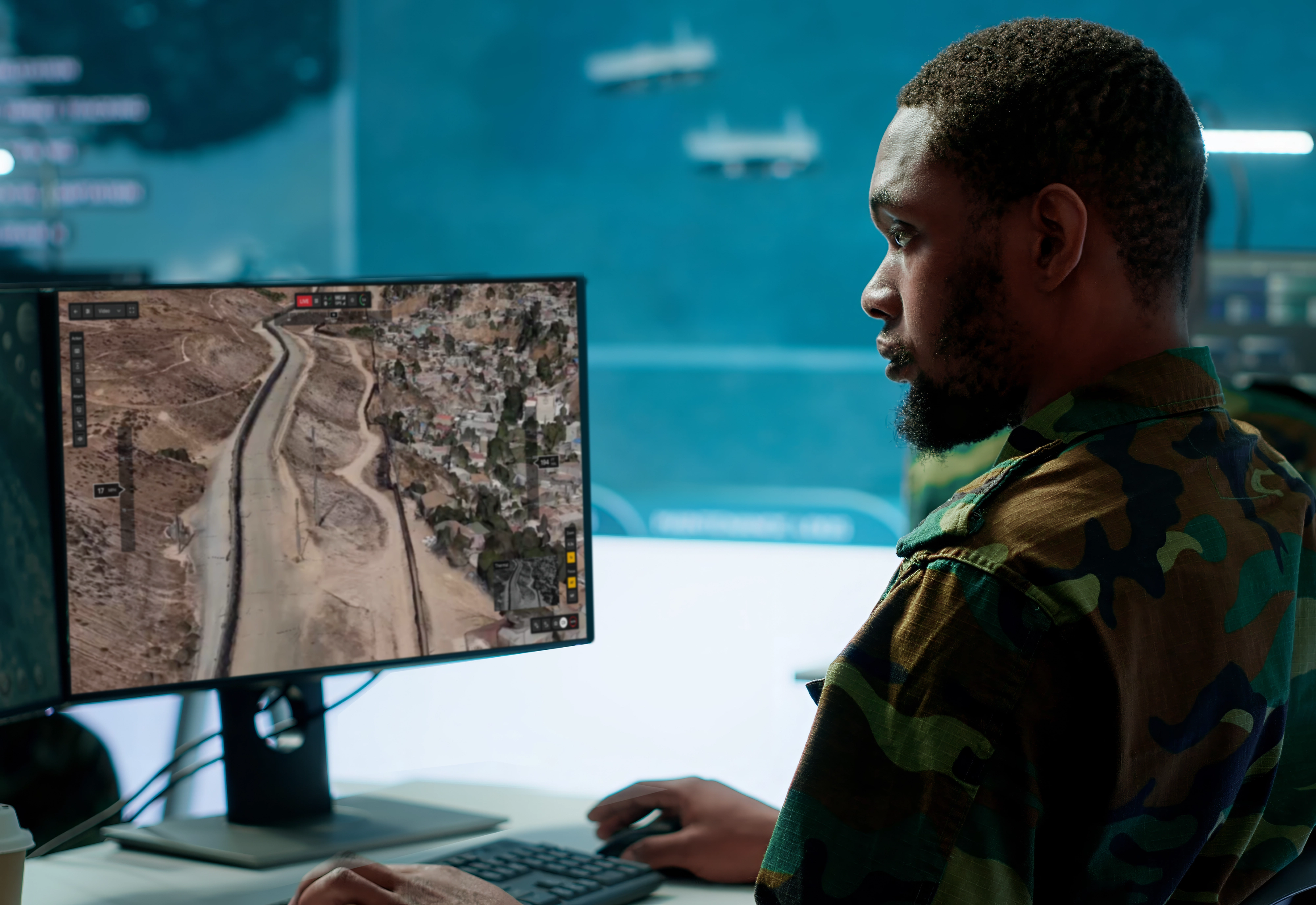 Officer at computer trying out Skydio Paraverse - a trial demo of Skydio DFR Command and Remote Ops software