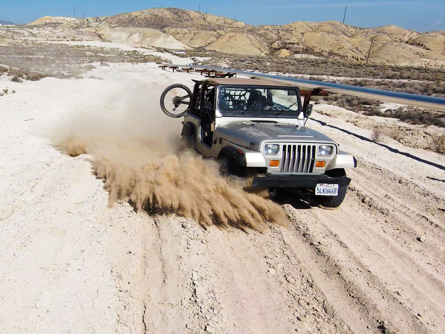 follow drone films jeep off-roading