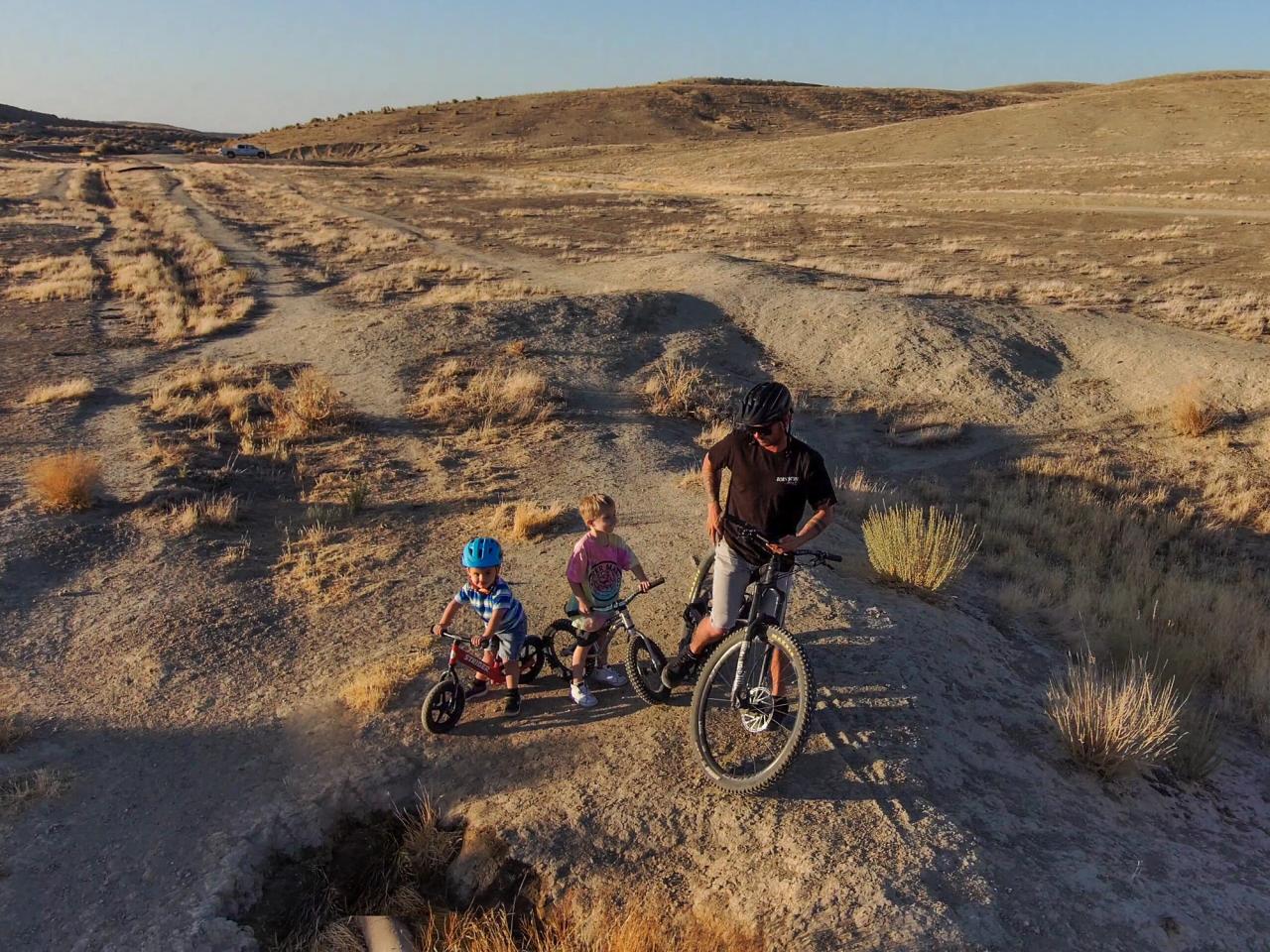 Skydio Dad Gage Straube mountain biking with his sons 