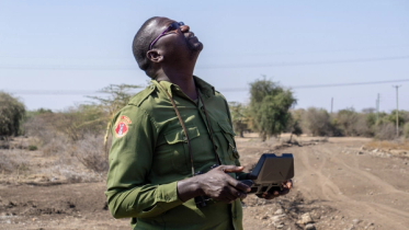 Daniel Kimiti operating a Skydio X2