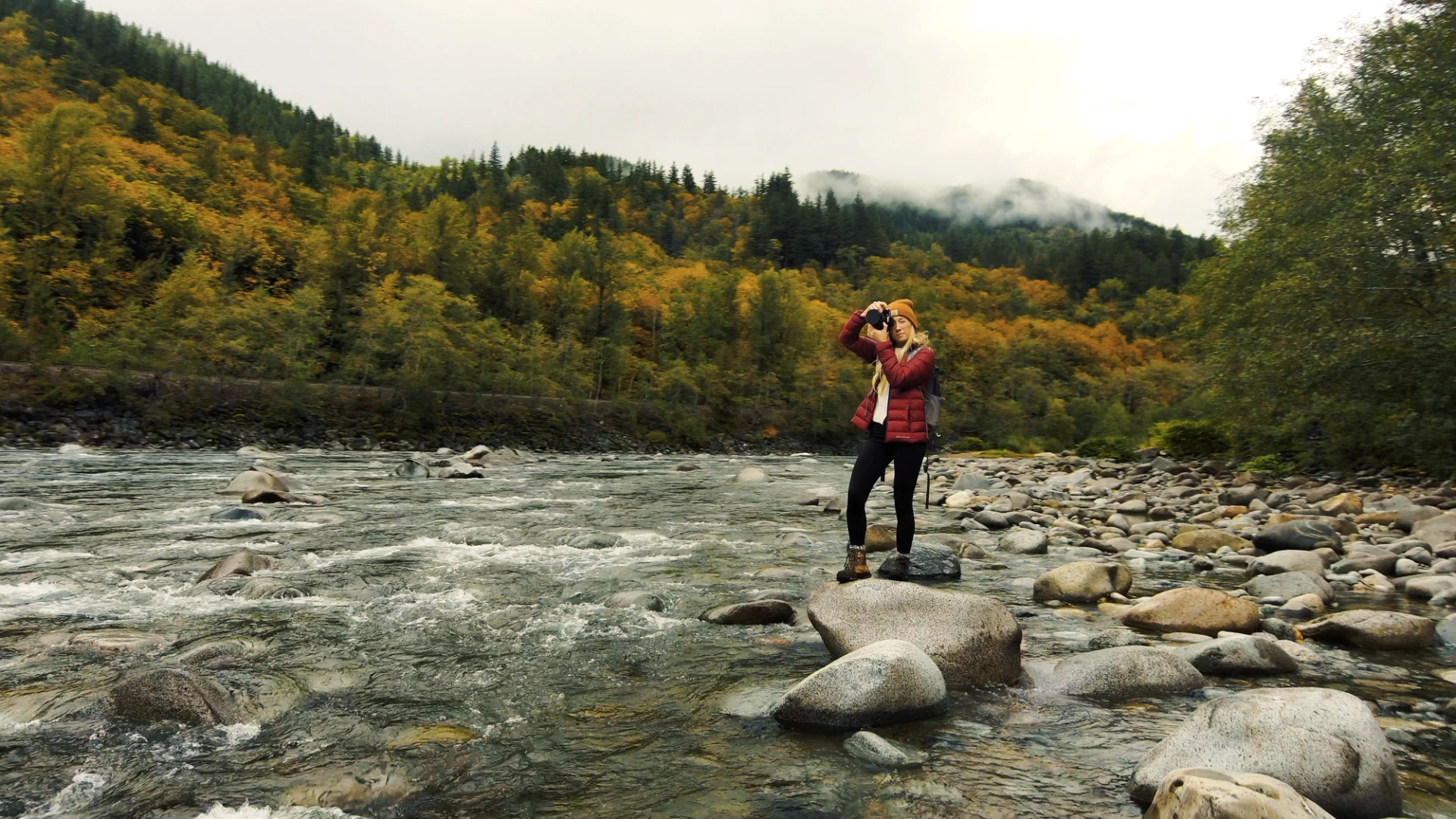 Photographer taking landscape photos captured by Skydio KeyFrame