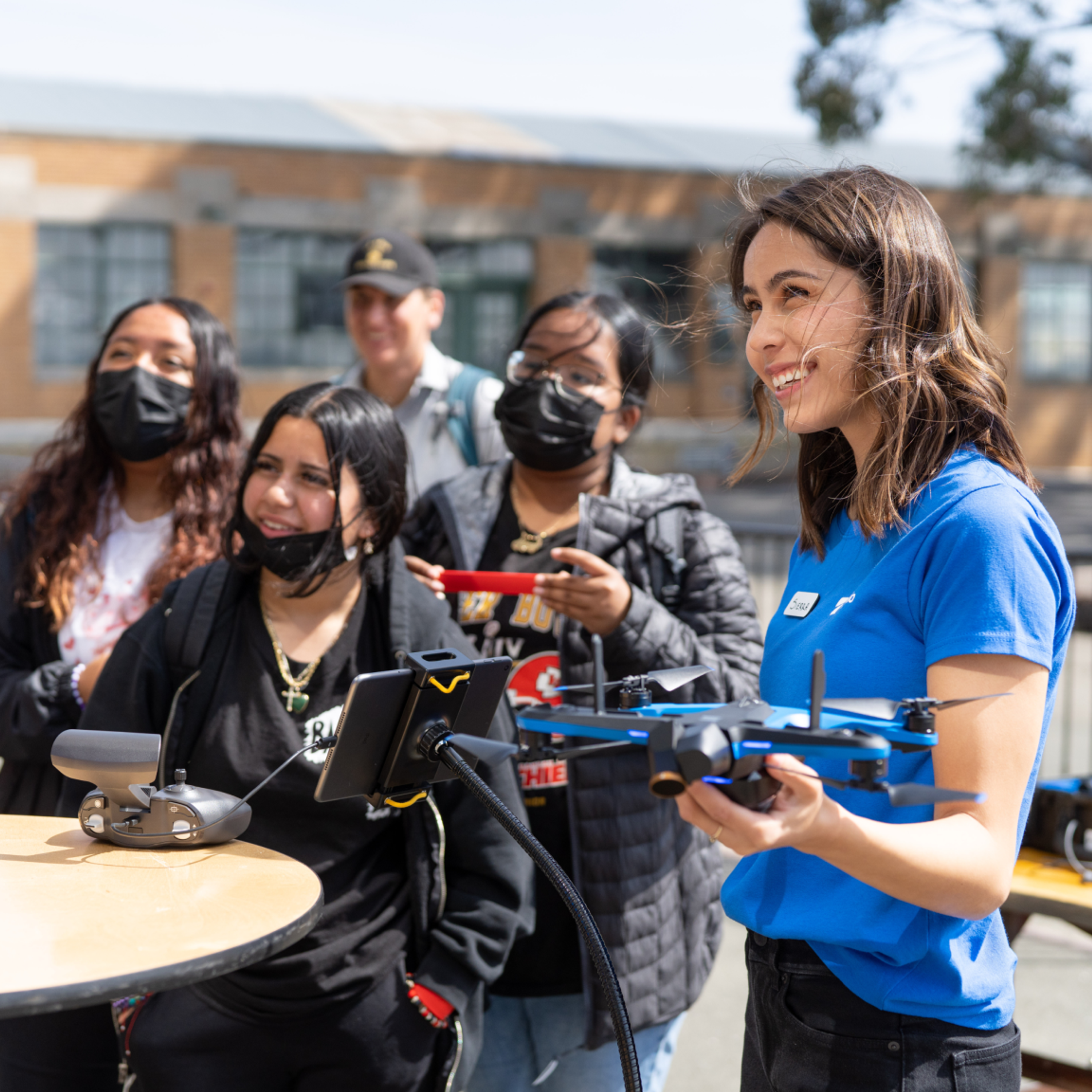 skydio employee showing school pupils an S2+