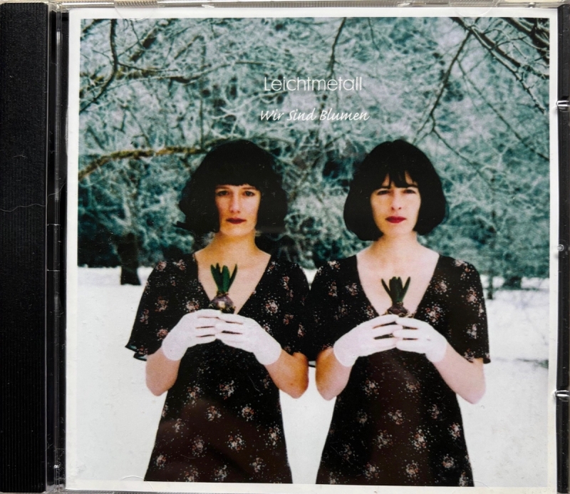 Leichtmetall: Wir sind Blumen (Marion Dimbath und Nicola Schüpferling