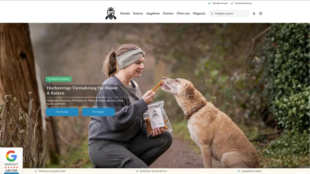 Startseite des Onlineshops Royal Diamonds mit einer Frau, die einem Hund einen Kausnack gibt