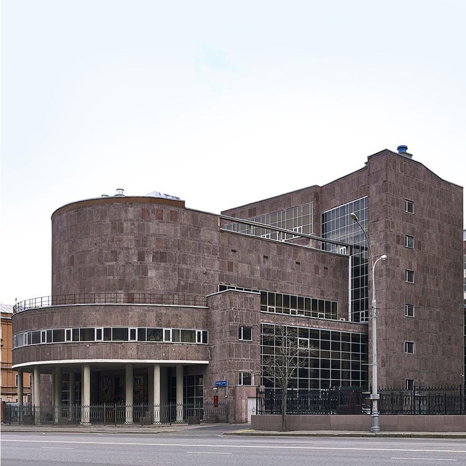 The Tsentrosoyuz building, cylindrical volume and glazed gallery façades