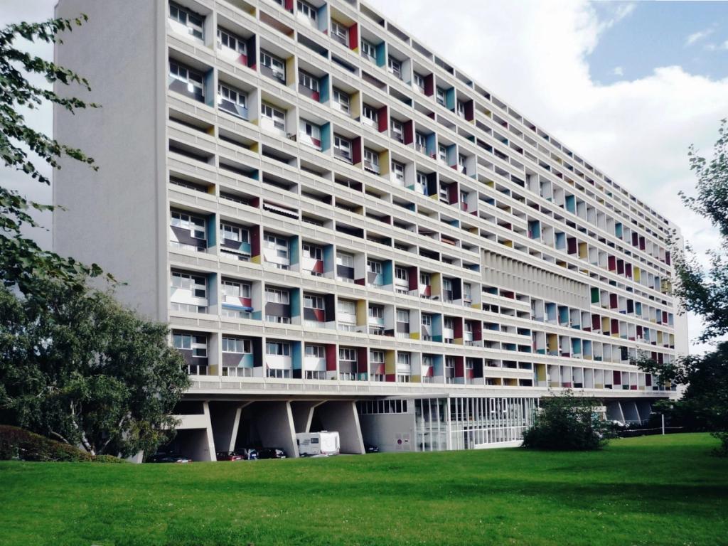 The long façade of the Unité d'Habitation in Marseille, with coloured loggias raised on pilotis