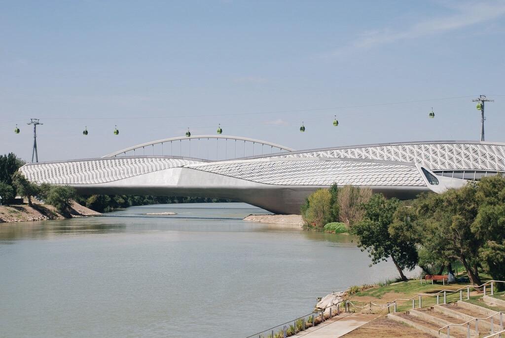 The Zaragoza bridge-pavilion over the river, with a cable-car line and gondolas passing overhead