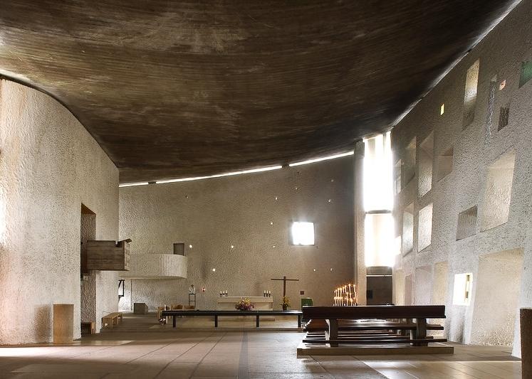 The prayer hall of the Chapelle Notre-Dame-du-Haut with the altar and light apertures in the wall