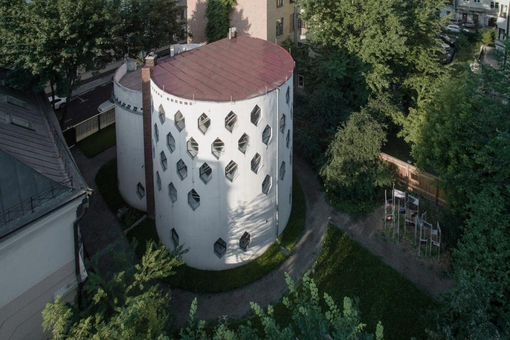 Melnikov's cylindrical white house-studio with diamond-shaped windows, seen from above
