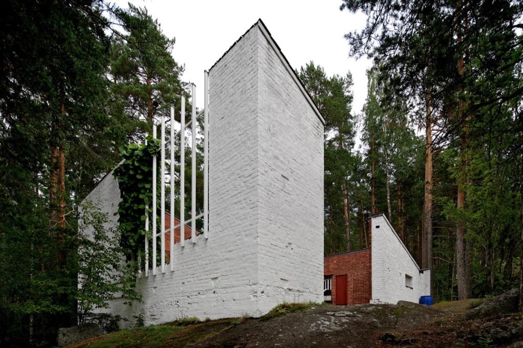 Alvar Aalto's white brick experimental house in a pine forest