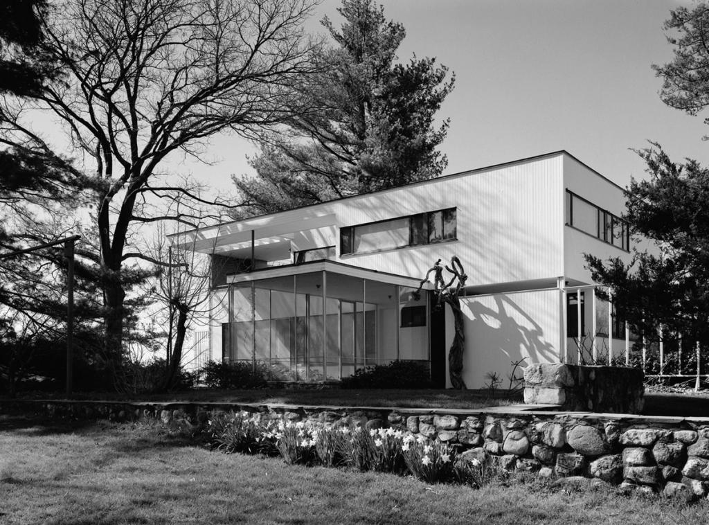 A black-and-white photograph of Walter Gropius's white house, with ribbon windows and a terrace