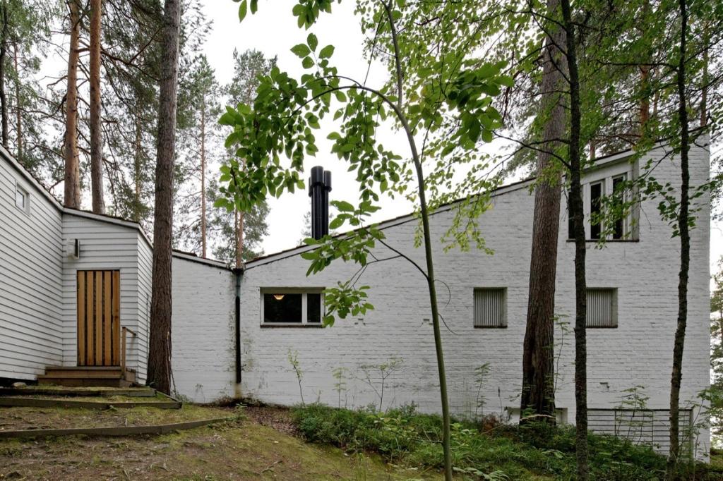 Aalto's house of painted white brick with a timber wing set among the trees