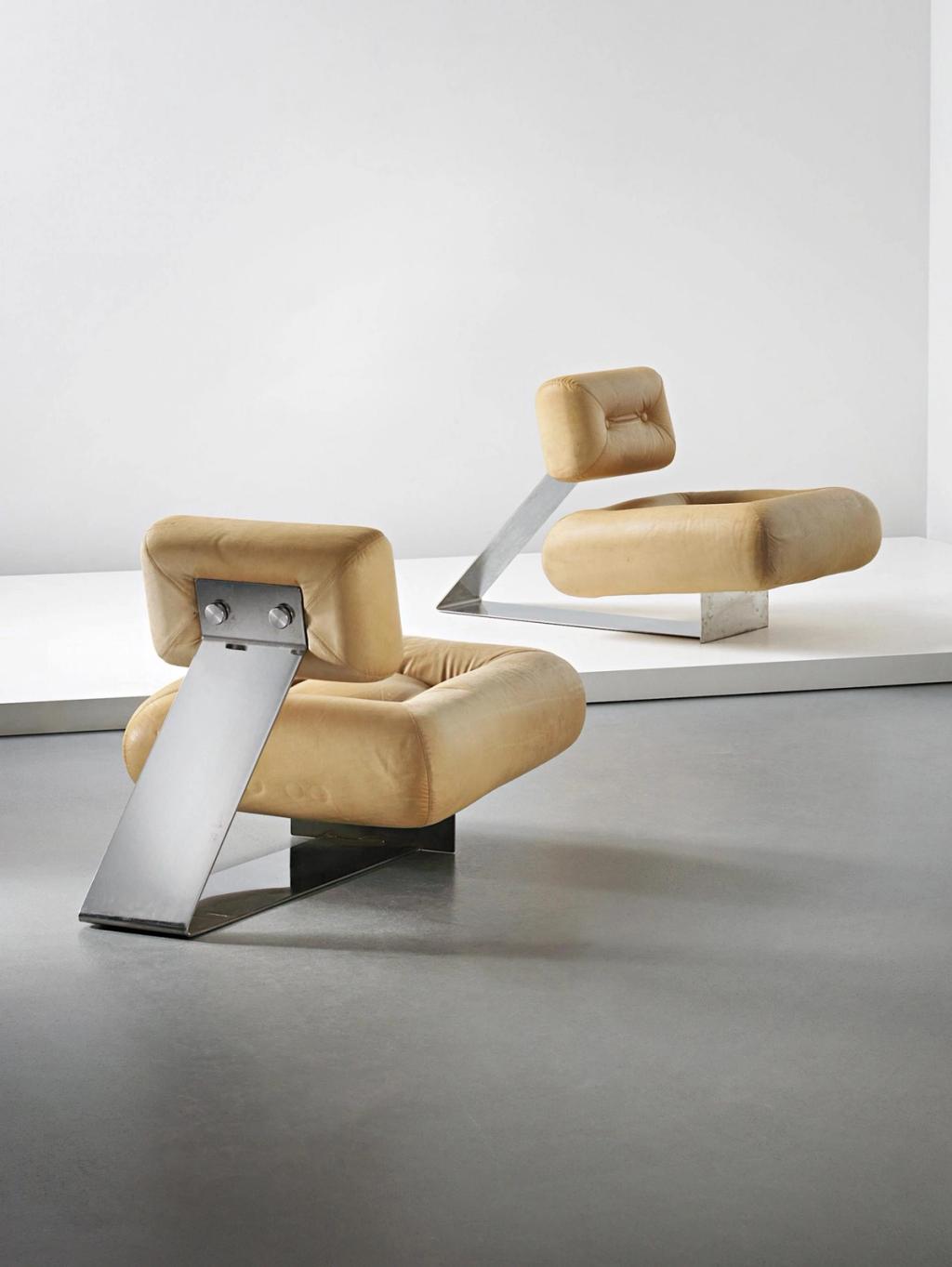 The Oscar armchair with an aluminium frame and beige upholstery, designed by Oscar Niemeyer