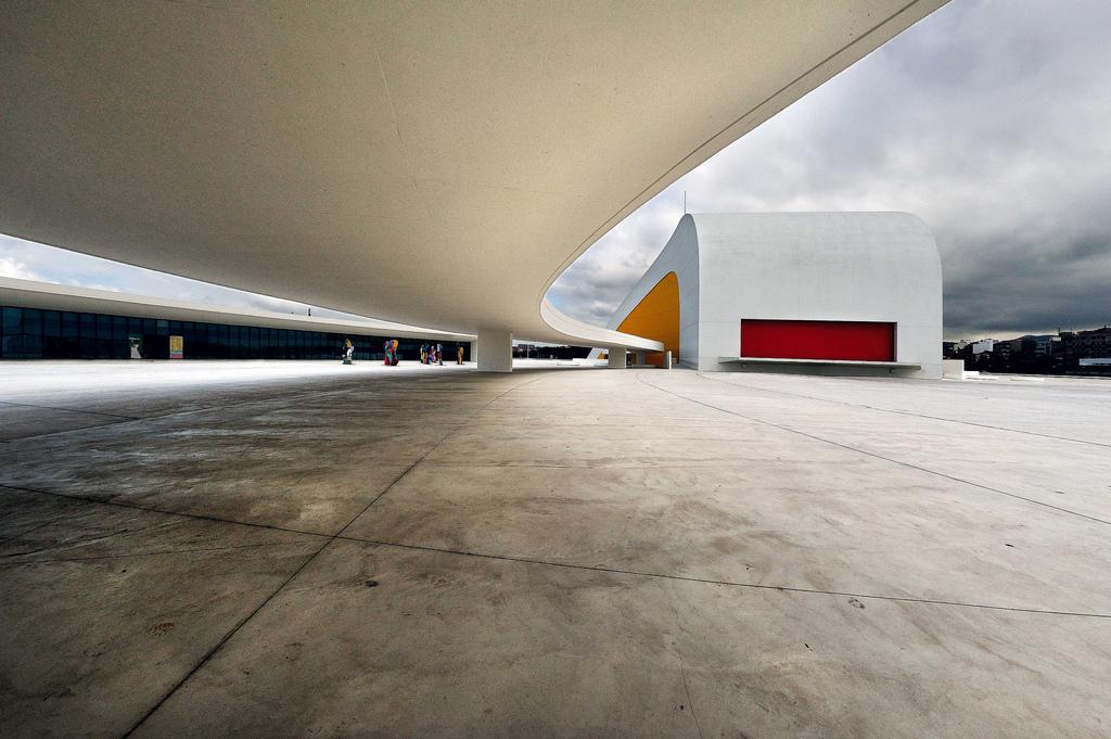 The open plaza of the cultural centre in Avilés, with a cantilevered concrete canopy