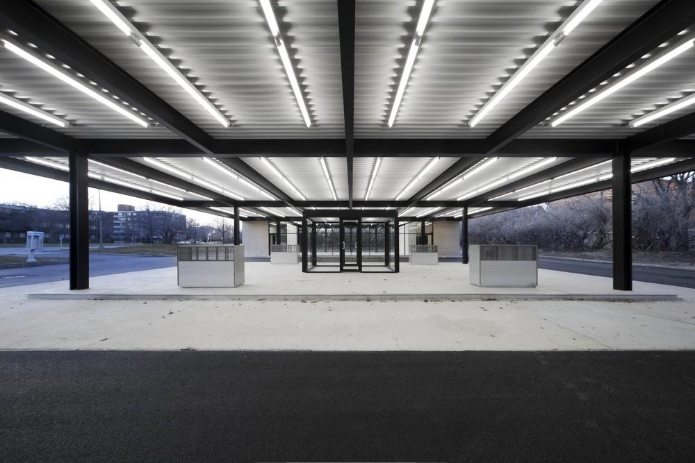 Mies van der Rohe, Imperial Oil