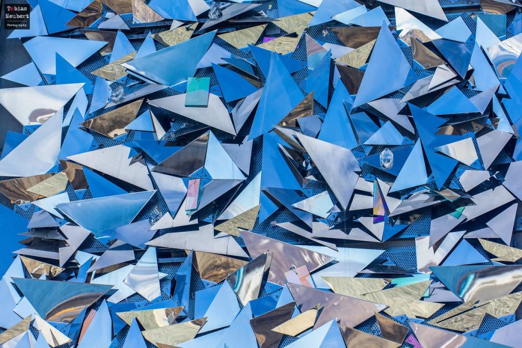 A close-up of the mirrored mosaic of triangular steel panels on the vault's portal