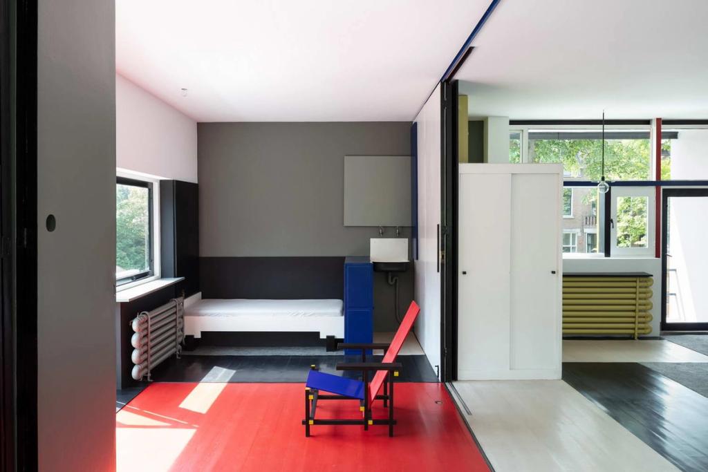 Rietveld Schröder House in Utrecht, 1925