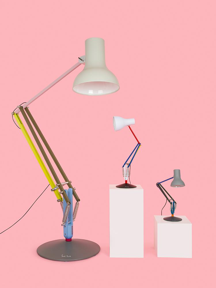 Три разноразмерные лампы Anglepoise серии Paul Smith в разноцветной окраске на розовом фоне
