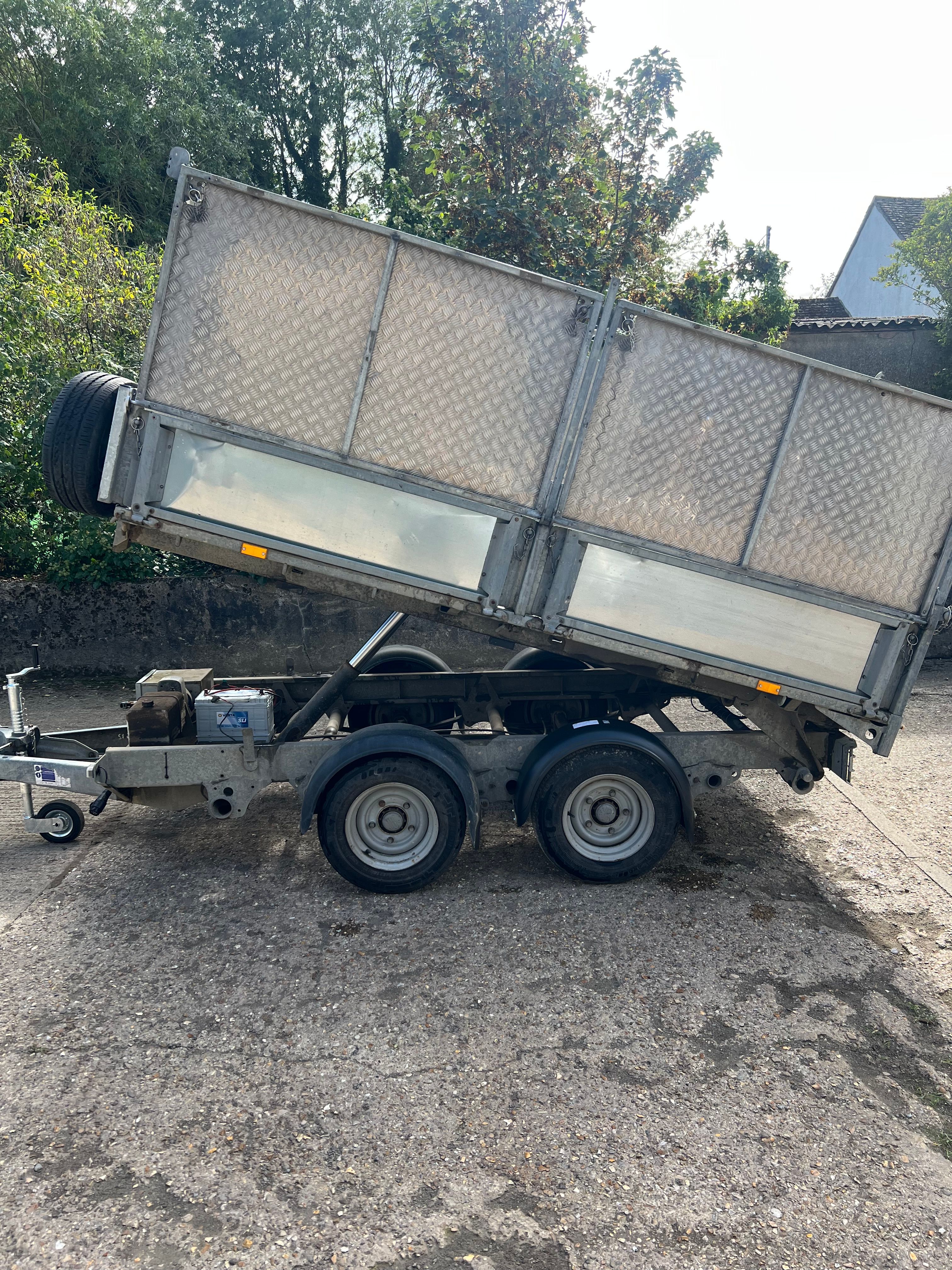 2019 - TT3017 - 10 X 5'6 - ELECTRIC TIPPER