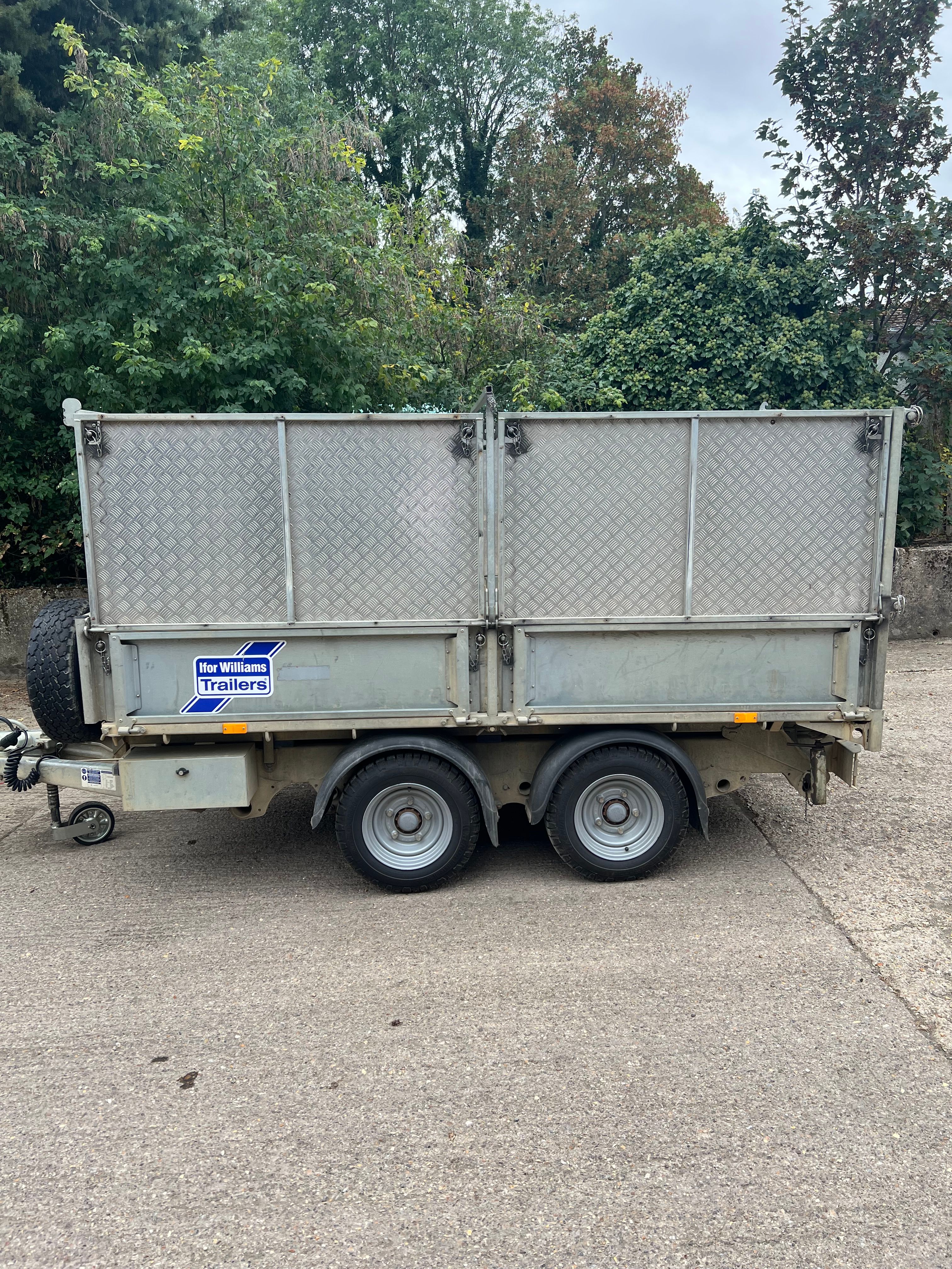 2023 - TT3017 - 10 X 5'6 ELECTRIC TIPPER