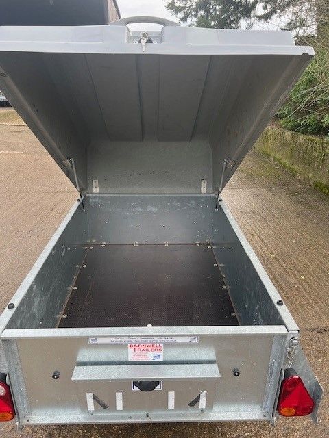 2016 - P5 5 X 3'3 - LOCKABLE FIBRE GLASS LID