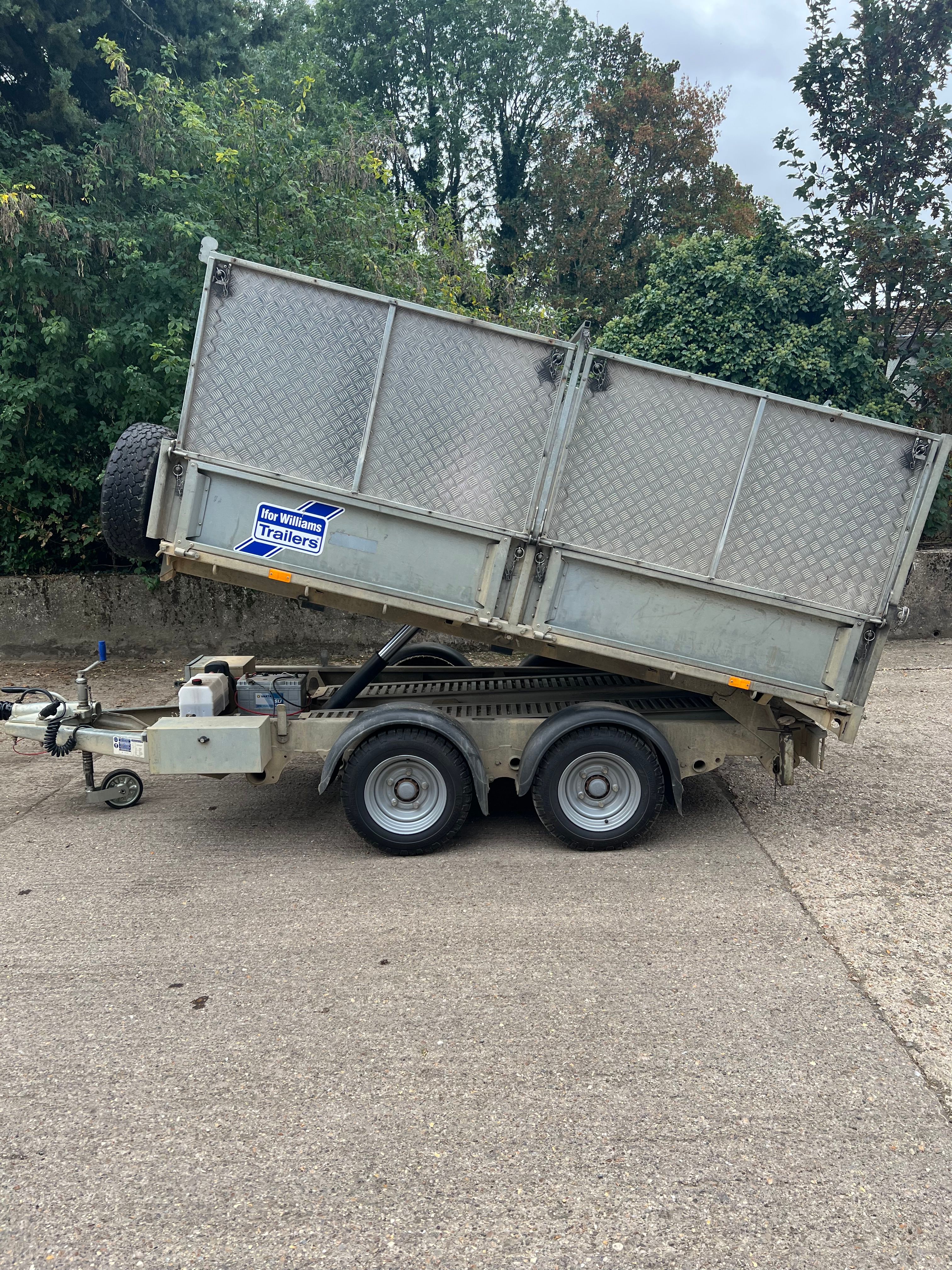 2023 - TT3017 - 10 X 5'6 ELECTRIC TIPPER